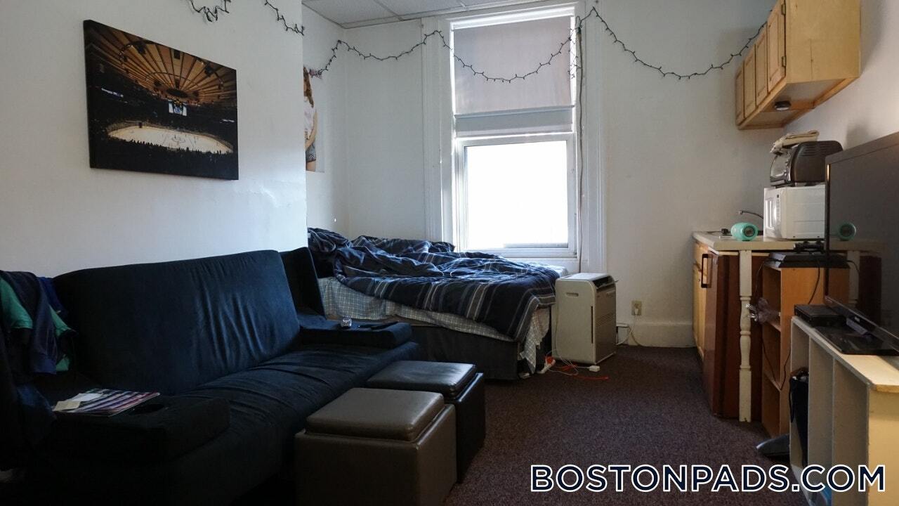 Building Photo - 405 Beacon St