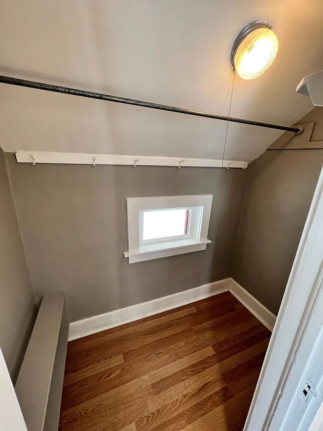 Building Photo - 4813 W 5th St