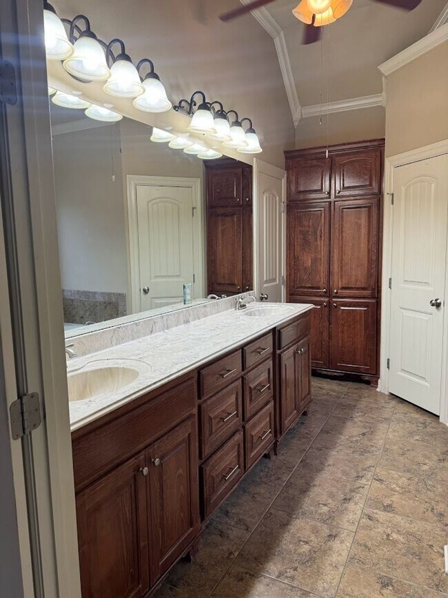 Building Photo - 508 Brompton Ln