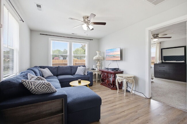 Building Photo - Freshly Renovated Ranch Ready for Move-In