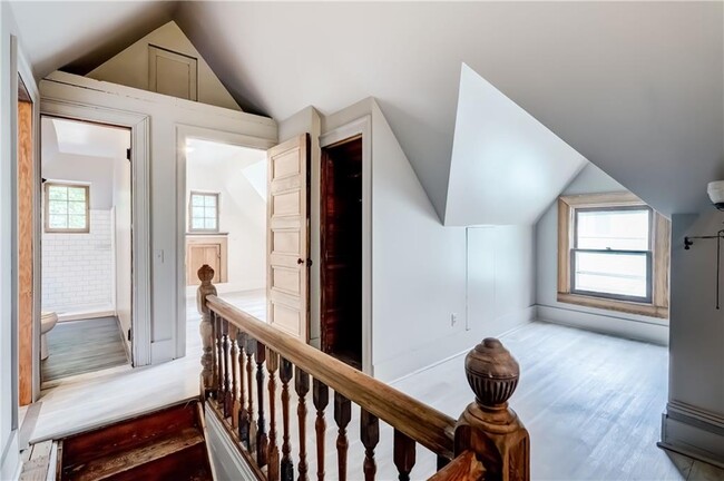 Building Photo - 500 Oxford St