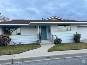 Building Photo - 2+1 Duplex in Ventura