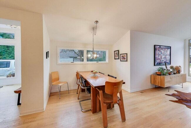 Building Photo - 321 Ferndale Rd