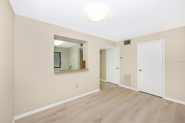 Building Photo - 5172 Lake Village Dr