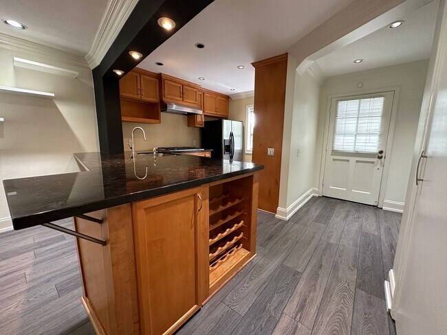 Building Photo - Morningside on the Lake Downstairs 1 Bedroom 1 Bath