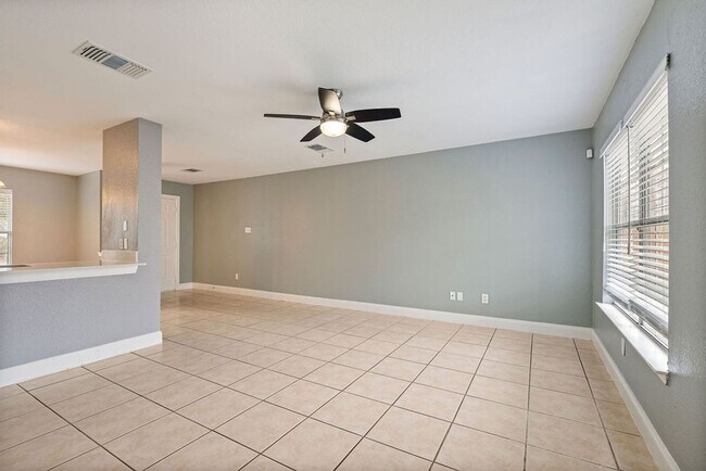 Building Photo - Don't Miss Out On This Spacious 3bd/2bath Home!