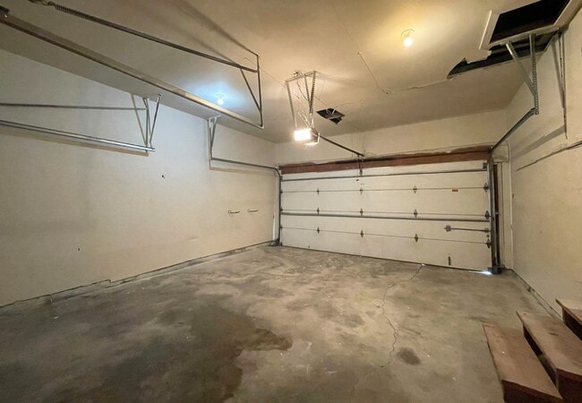 Building Photo - Updated Brick 3-Bedroom