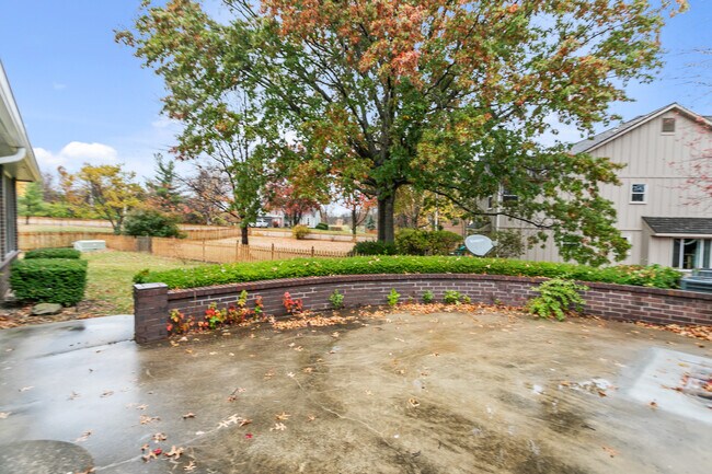 Building Photo - 4612 NW Bramble Trail