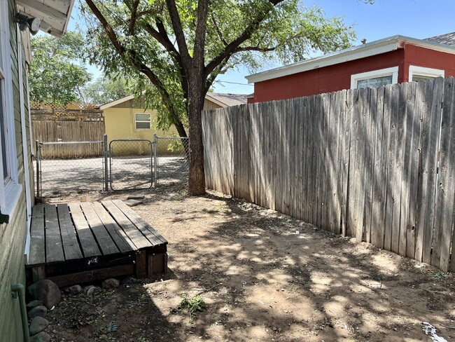 Building Photo - Convenient 1 Bedroom Apartment - Close to ...