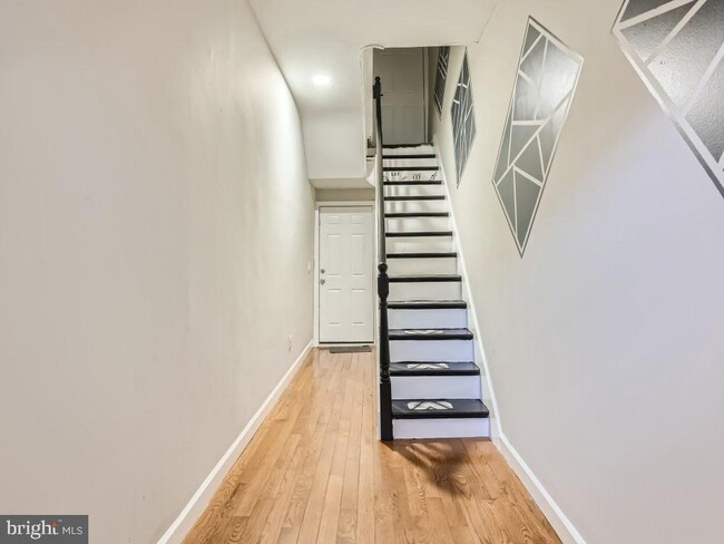 Main entrance hallway - 1702 W Lombard St