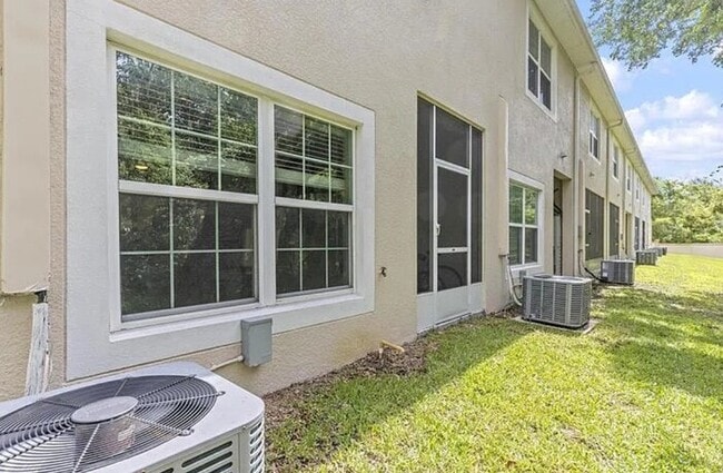 Building Photo - Beautiful Town Home For Rent in Meadow Poi...