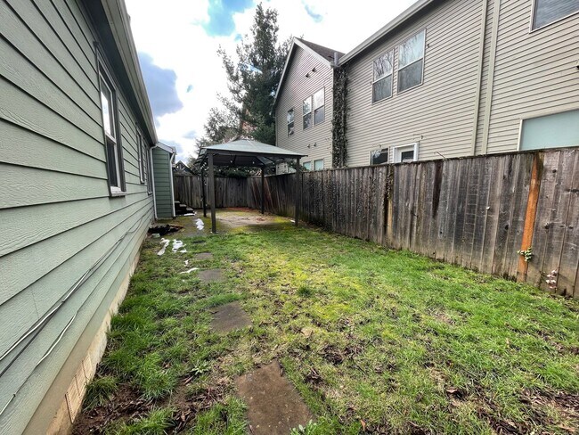 Building Photo - Cute Classic 1950s 2 Bd 1 Ba House + Bonus Room w/ Washer & Dryer, AC and Fenced Spacious Yard!