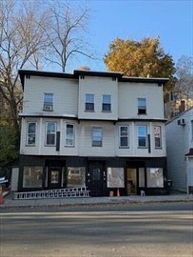 Primary Photo - 65 River St
