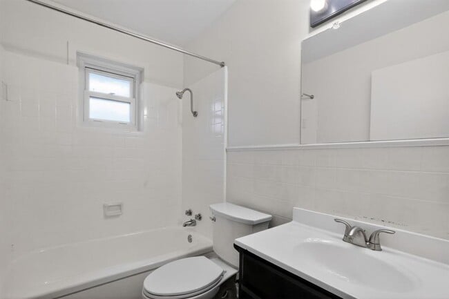 Building Photo - 105 Shannon Ln