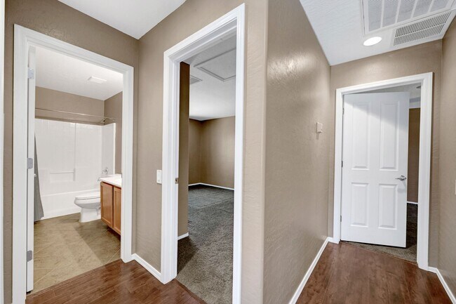 Building Photo - 3 Bedroom in Madeira Canyon!