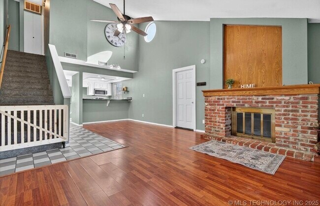 Building Photo - 420 N Cummings Ave