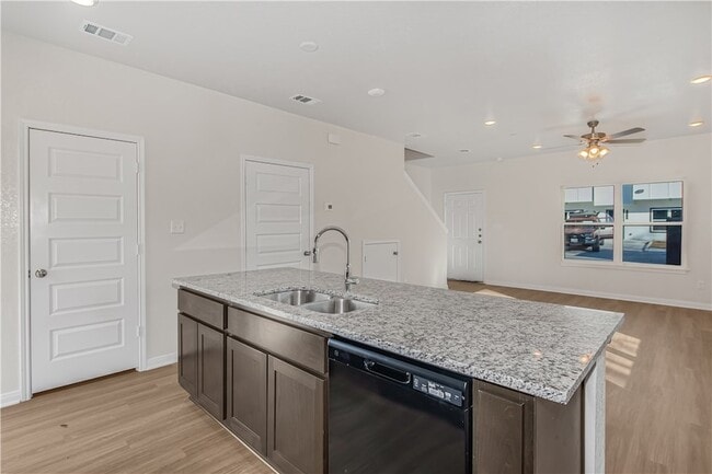 Building Photo - 601 W 24th St