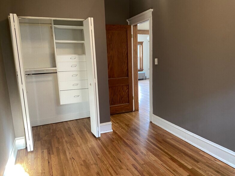 Building Photo - 3654 N Janssen Ave