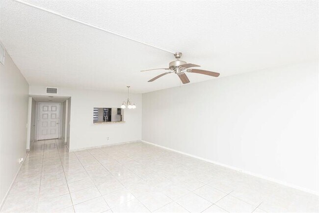 Building Photo - 1000 SW 125th Ave