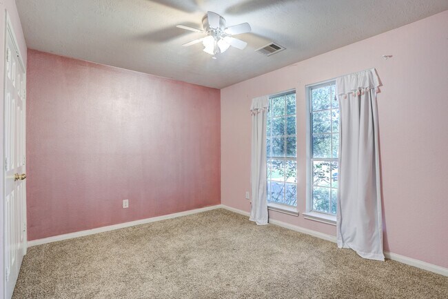 Building Photo - 3808 Armand Dr