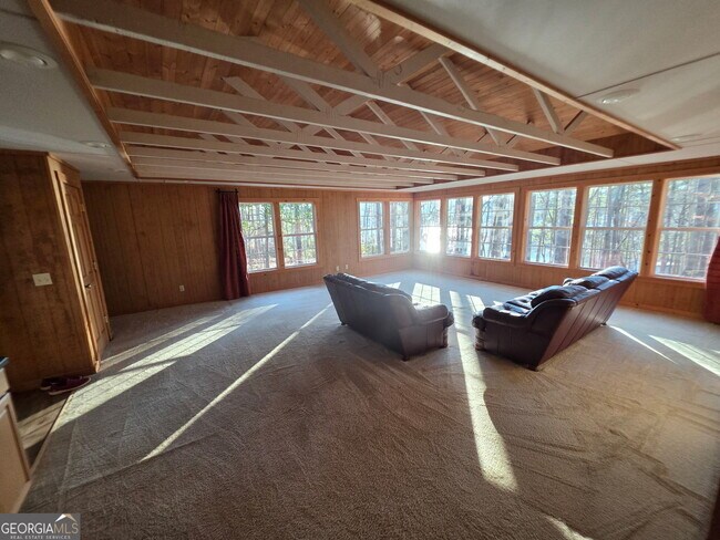 Building Photo - 2832 N Holcomb Dr