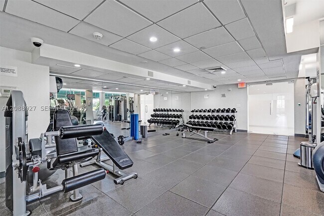 Building Photo - 888 Brickell Key Dr