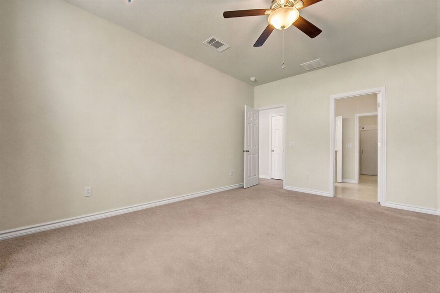 Building Photo - 5809 Lehman Way