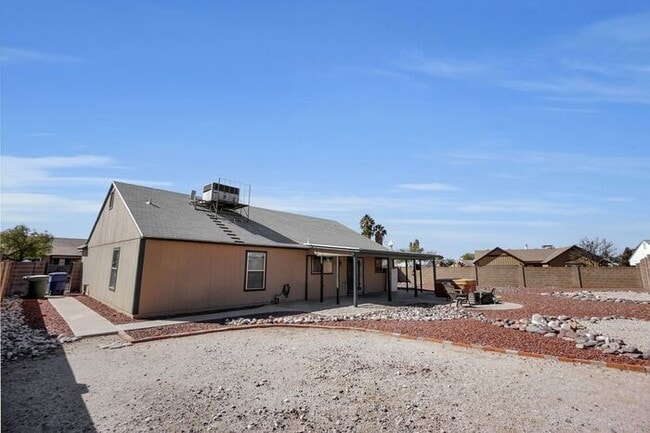 Building Photo - Tucson Desert Oasis: Your Dream 3-Bed Home...
