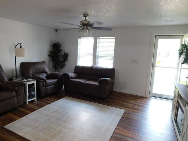 Building Photo - 3 bedroom 2 bath in Elizabeth City