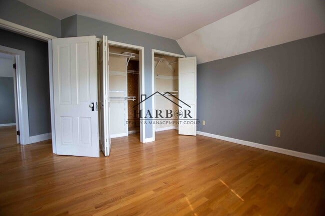 Building Photo - 825 6th Ave SW