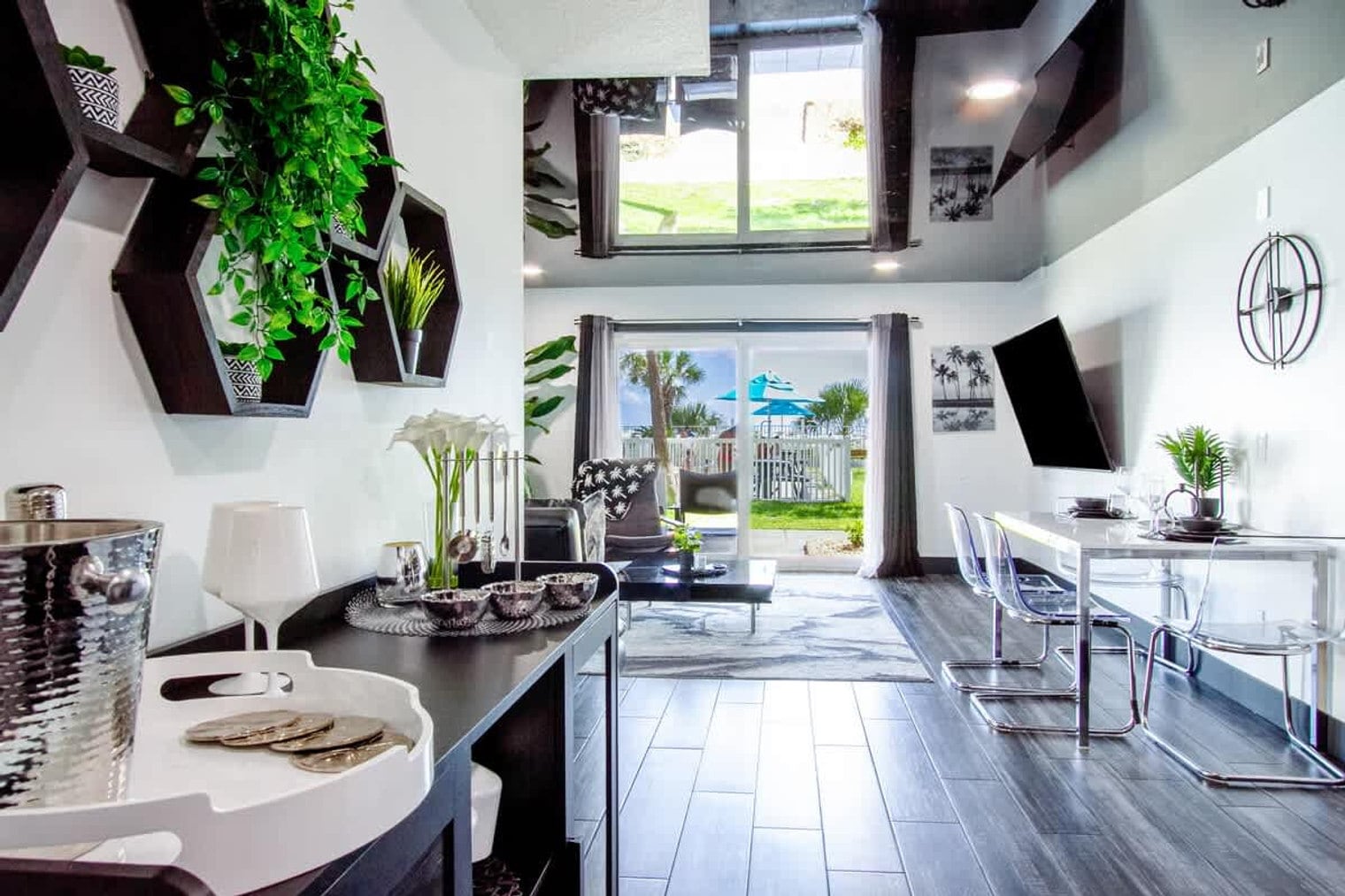 Building Photo - 8743 Thomas Dr