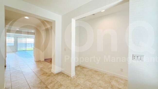 Building Photo - 3606 N 103rd Ave