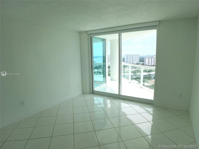Building Photo - 16400 Collins Ave