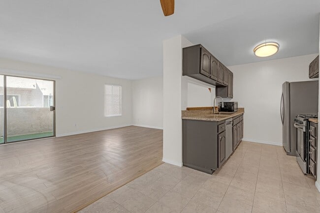 Building Photo - 1422 Rock Glen Ave