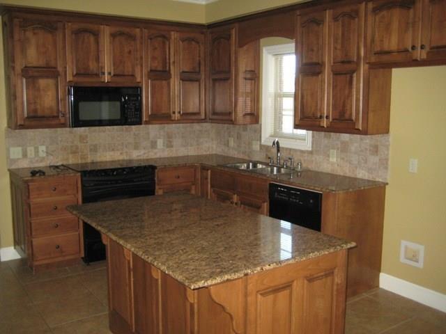 Building Photo - 15 Bluestem Ln