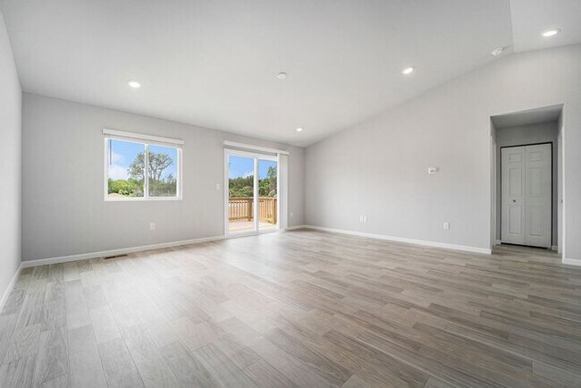 Building Photo - 4447 Pine Creek Dr