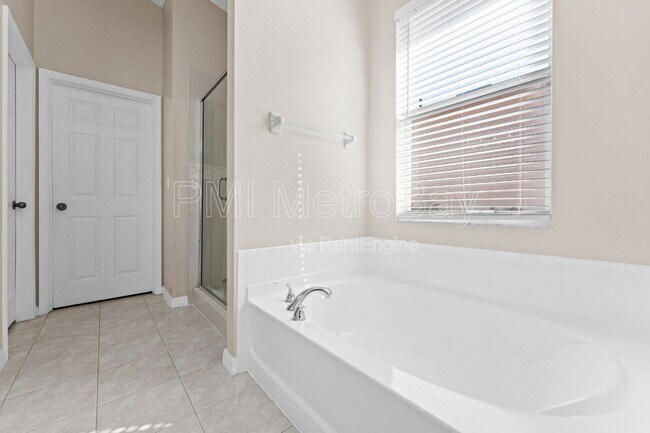 Building Photo - 11709 Holly Creek Dr