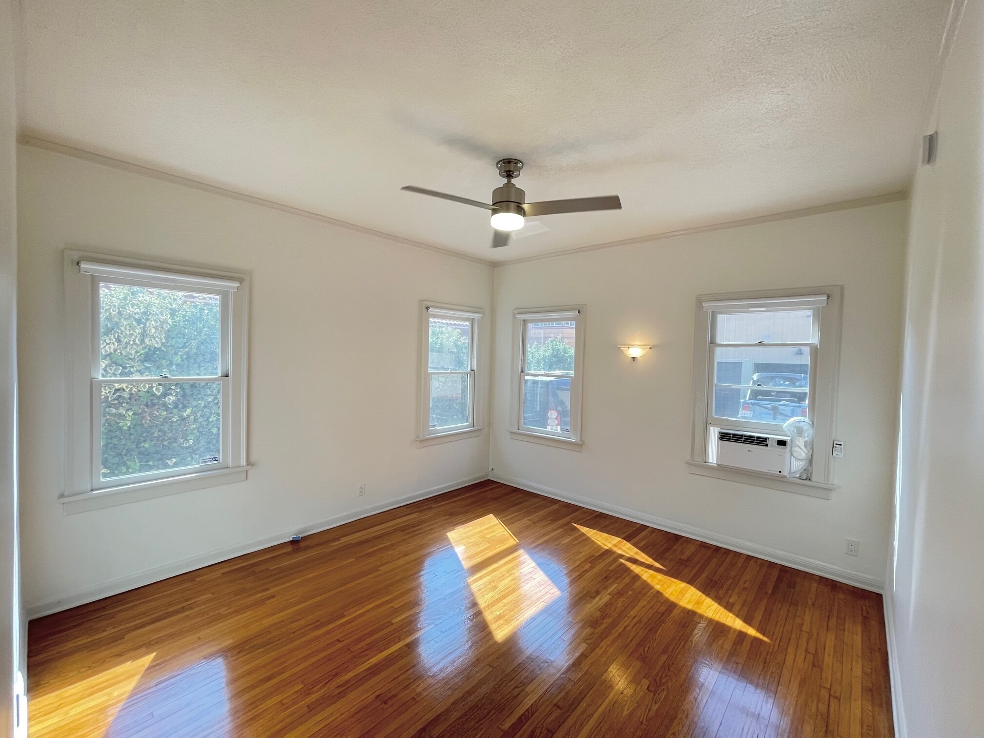 Building Photo - 1035 Meadowbrook Ave