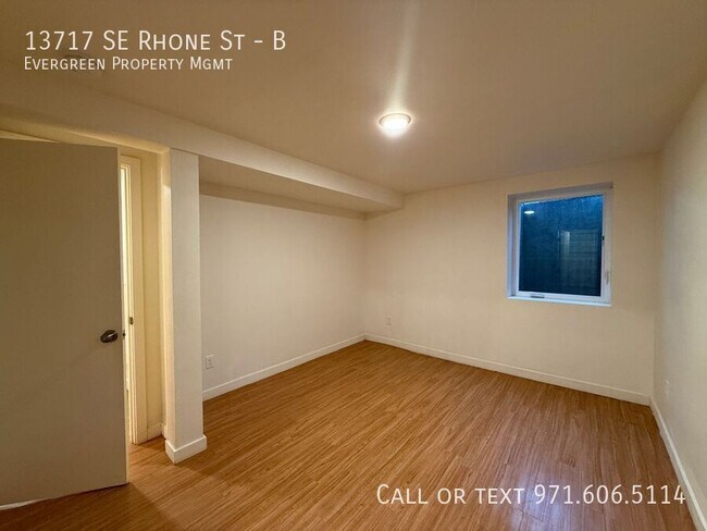 Building Photo - 13717 SE Rhone St