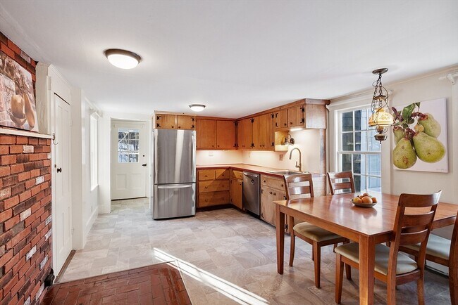 Building Photo - 25 Bulkeley Rd