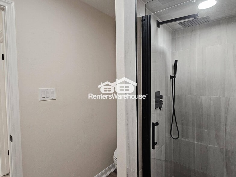 Building Photo - 16627 Aldenham Pl