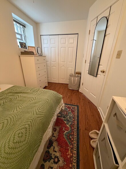 Building Photo - 1424 W Fletcher St