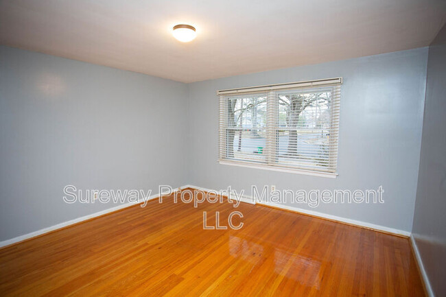 Building Photo - 841 Grove St