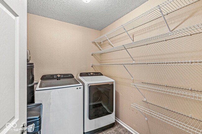 Building Photo - 5641 Buck Dr
