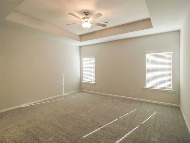 Building Photo - Lovely townhome between Athens and Madison!