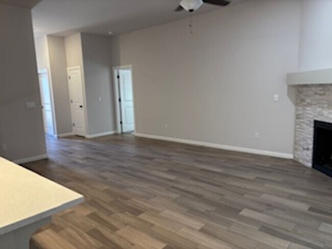 Building Photo - DON'T MISS OUT!