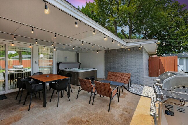 Building Photo - 1231 Springbrook Cir