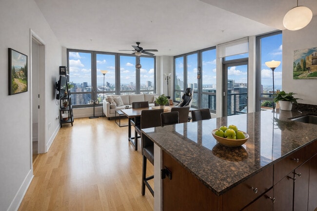 Building Photo - 565 W Quincy St