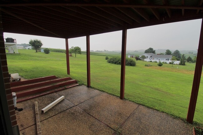 Building Photo - For Rent: Spacious Ranch-Style Home with S...