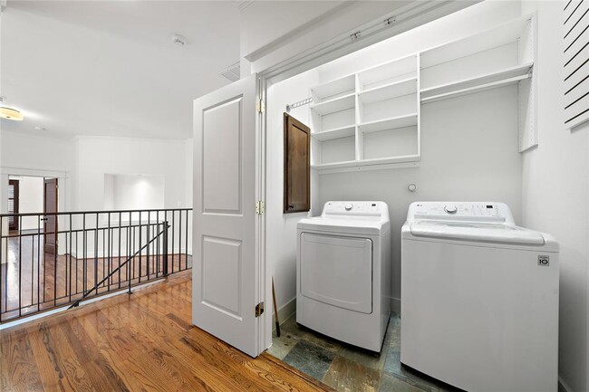 Building Photo - 4408 Dickson St